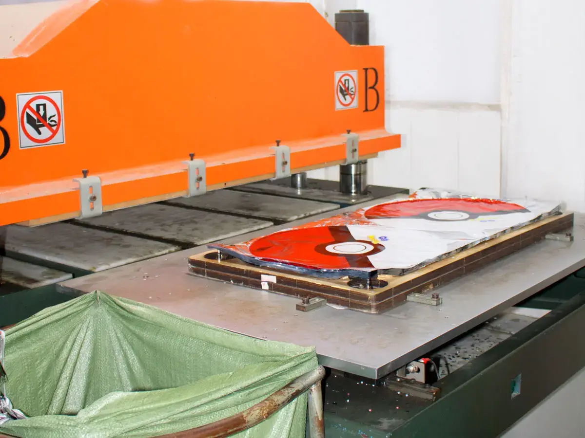 Animal foil balloon printing and heat-sealing production at Borun Balloon Factory